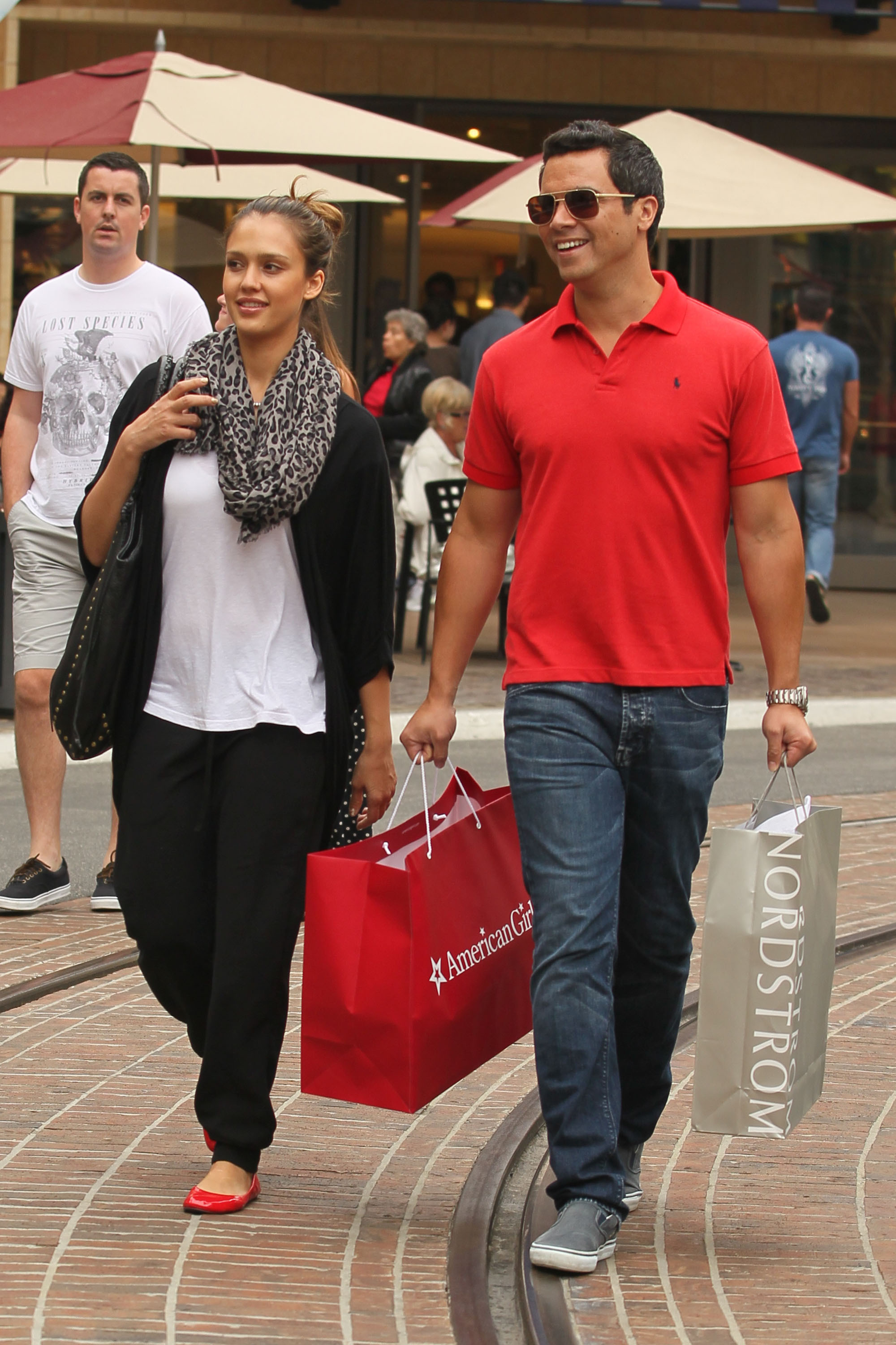 Jessica Alba and Cash Warren go shopping at The Grove | Picture 85938